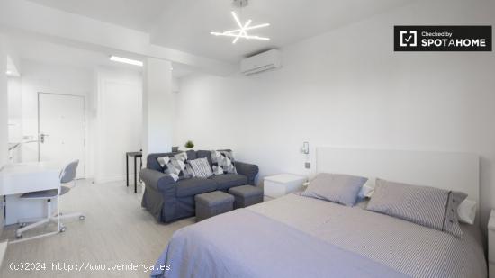 Apartamento estudio contemporáneo en alquiler en la Puerta del Ángel. - MADRID