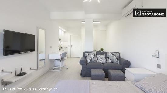 Apartamento estudio contemporáneo en alquiler en la Puerta del Ángel. - MADRID