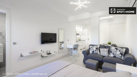 Apartamento estudio contemporáneo en alquiler en la Puerta del Ángel. - MADRID