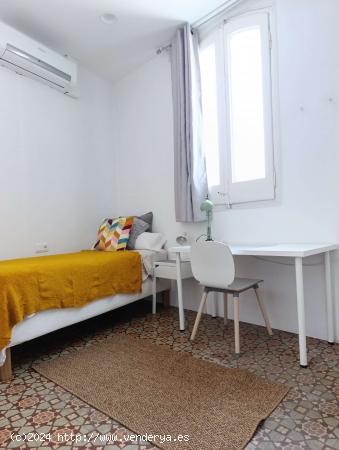  Acogedora habitación en alquiler en el apartamento de 9 habitaciones, Prat de LLobregat - BARCELONA 