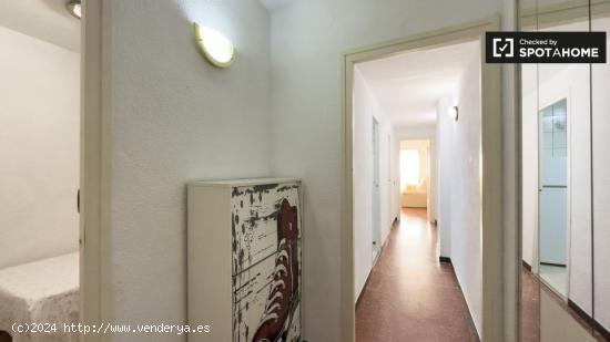 Bonito apartamento de 3 dormitorios en alquiler en Santa Coloma de Gramanet. - BARCELONA