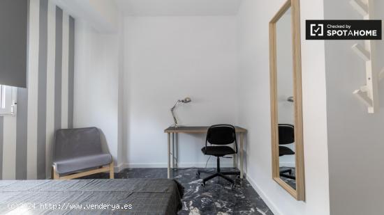 Elegante habitación en un apartamento de 8 dormitorios en Ciutat Vella - VALENCIA