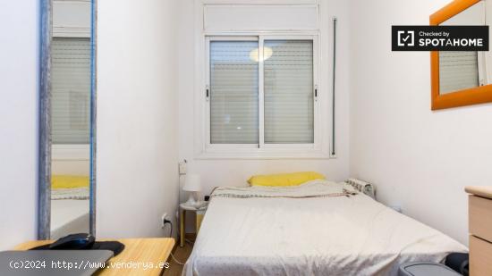 Habitación en piso de 3 habitaciones en Sant Martí - SOLO MUJERES - BARCELONA