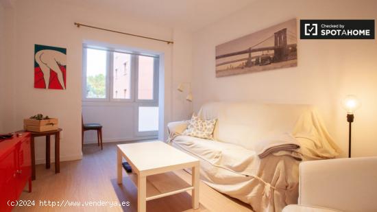 Elegante apartamento de 2 dormitorios en alquiler en Príncipe Pío - MADRID