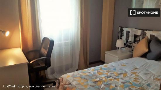 Habitación luminosa en alquiler en apartamento de 5 dormitorios en Alcalá - MADRID