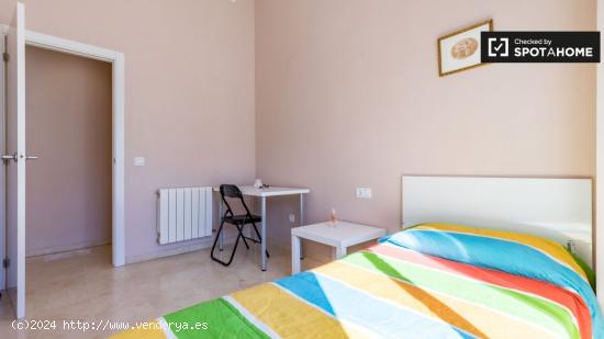 Encantadora habitación en alquiler en un luminoso apartamento de 3 dormitorios, L'Eixample - VALENC