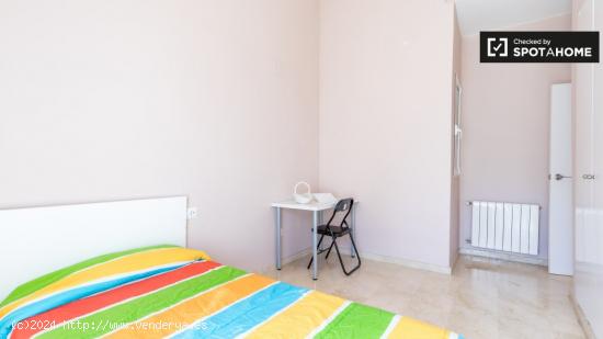 Encantadora habitación en alquiler en un luminoso apartamento de 3 dormitorios, L'Eixample - VALENC