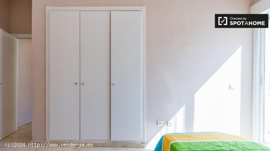 Encantadora habitación en alquiler en un luminoso apartamento de 3 dormitorios, L'Eixample - VALENC