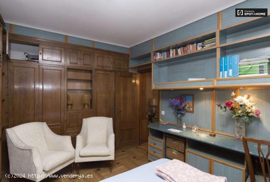  Amplia habitación con cama doble en alquiler en La Latina - MADRID 