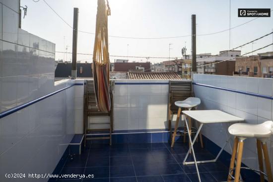  Tranquilo apartamento de 2 dormitorios con terraza en alquiler cerca de la playa en Poblats Marítim 