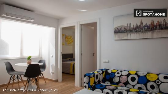 Alquiler de habitaciones en cómodo apartamento de 2 dormitorios en Nou Barris - BARCELONA