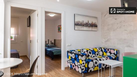 Alquiler de habitaciones en cómodo apartamento de 2 dormitorios en Nou Barris - BARCELONA