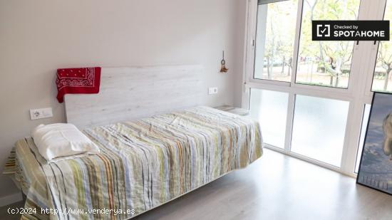 Se alquila habitación luminosa en apartamento de 2 dormitorios, Sant Martí - BARCELONA