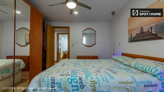 Amplia habitación con cama doble en alquiler en Benimaclet - VALENCIA