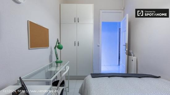 Habitación luminosa para alquilar en un apartamento de 6 dormitorios en el encantador Eixample - VA