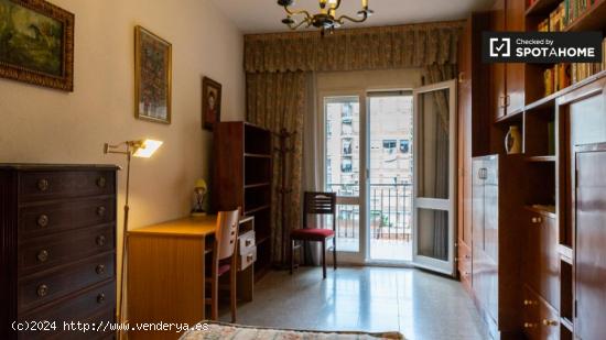 Habitación luminosa en alquiler en un apartamento de 3 dormitorios en L'Esquerra de l'Eixample - BA