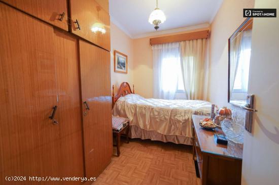  Elegante habitación en alquiler en apartamento de 4 dormitorios en Carabanchel. - MADRID 