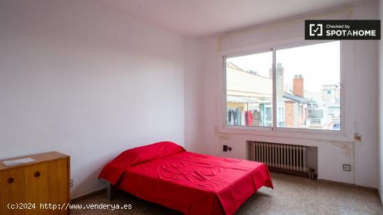 Habitación luminosa en alquiler en el apartamento de 4 dormitorios, Les Corts. - BARCELONA