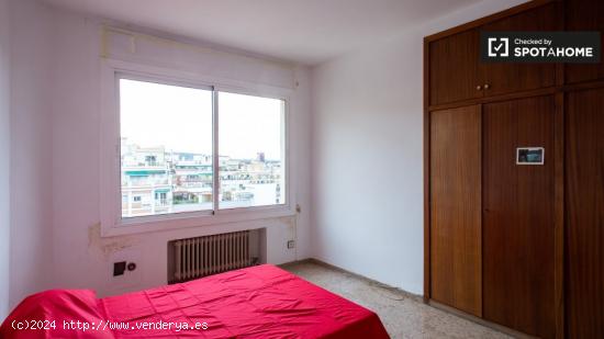 Habitación luminosa en alquiler en el apartamento de 4 dormitorios, Les Corts. - BARCELONA