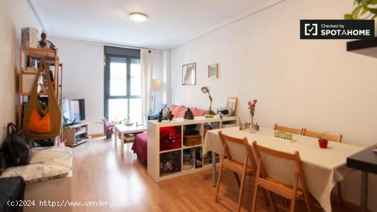 Acogedora habitación en apartamento de 2 dormitorios en Malasaña, Madrid. - MADRID