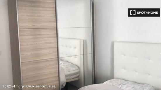 Habitación en alquiler, apartamento de 5 dormitorios, Benimaclet - VALENCIA