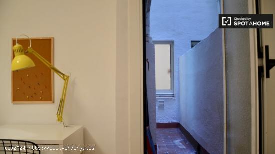 Cómoda habitación en alquiler en apartamento de 3 dormitorios en Sarrià-Sant Gervasi - BARCELONA