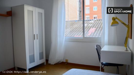 Habitación luminosa en alquiler en apartamento de 3 dormitorios en Sarrià-Sant Gervasi - BARCELONA