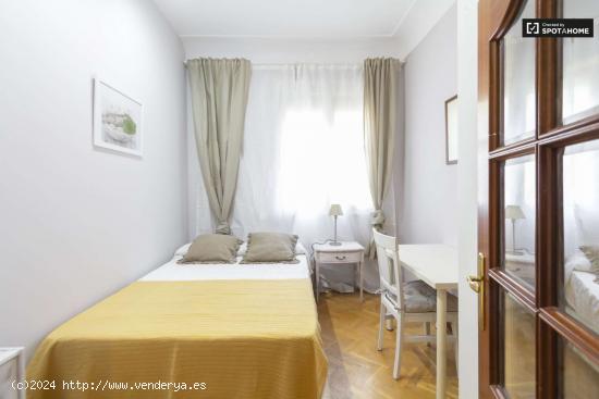  Habitación luminosa en apartamento de 5 dormitorios en Salamanca, Madrid - MADRID 