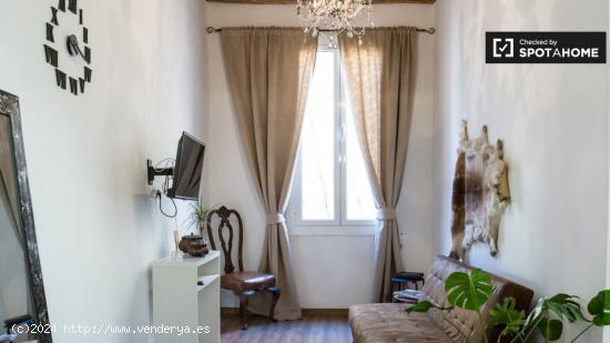 Precioso apartamento de 2 dormitorios con baño en alquiler en Barri Gòtic. - BARCELONA