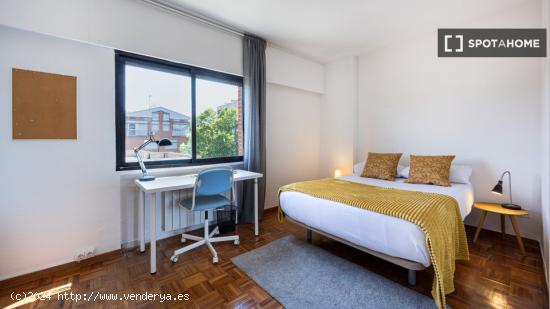 Habitaciones en alquiler en apartamento moderno de 10 dormitorios en Ciudad Lineal - MADRID