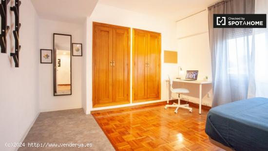 Habitaciones en alquiler en apartamento moderno de 10 dormitorios en Ciudad Lineal - MADRID