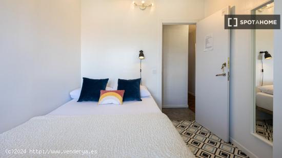 Habitaciones en alquiler en apartamento moderno de 10 dormitorios en Ciudad Lineal - MADRID