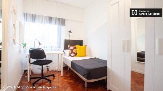 Habitaciones en alquiler en apartamento moderno de 10 dormitorios en Ciudad Lineal - MADRID