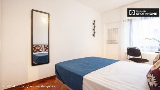 Habitaciones en alquiler en apartamento moderno de 10 dormitorios en Ciudad Lineal - MADRID