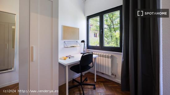 Habitaciones en alquiler en apartamento moderno de 10 dormitorios en Ciudad Lineal - MADRID