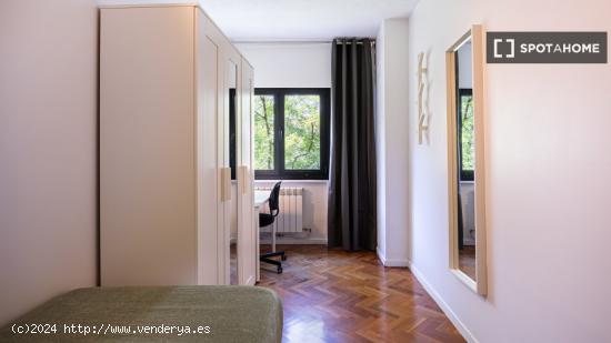 Habitaciones en alquiler en apartamento moderno de 10 dormitorios en Ciudad Lineal - MADRID