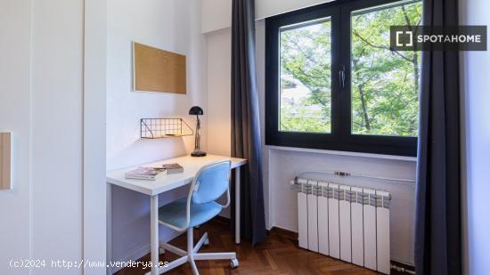 Habitaciones en alquiler en apartamento moderno de 10 dormitorios en Ciudad Lineal - MADRID