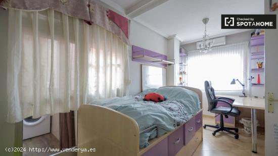 Habitación luminosa en alquiler en apartamento de 3 dormitorios en Getafe - MADRID