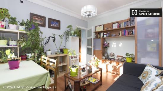 Se alquila habitación amueblada, apartamento de 3 dormitorios, Puente de Vallecas. - MADRID