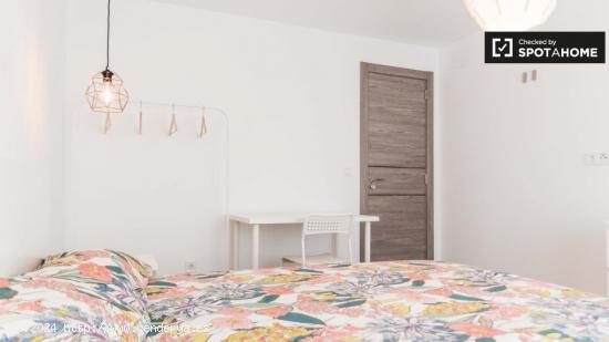 Encantadora habitación con cama doble en alquiler en Algirós - VALENCIA