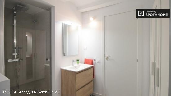 Cómoda habitación en alquiler en apartamento de 4 dormitorios en El Born - BARCELONA