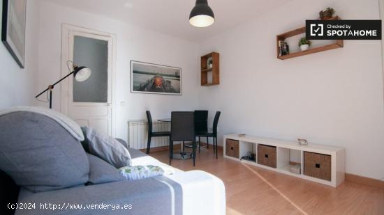 Adorable apartamento de 2 dormitorios con balcón y aire acondicionado en alquiler cerca de Metro en