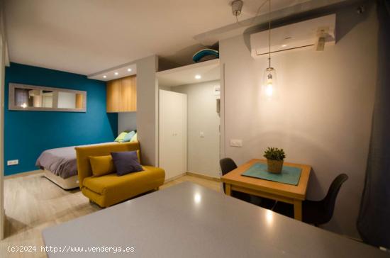  Colorido apartamento estudio en alquiler cerca del metro en el centro de El Born - BARCELONA 