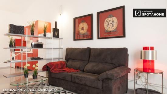 Colorido apartamento estudio con estacionamiento disponible en alquiler en Ciudad Lineal - MADRID