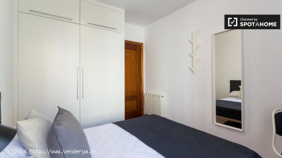 Preciosa habitación con cama doble en alquiler en Madrid Centro - MADRID