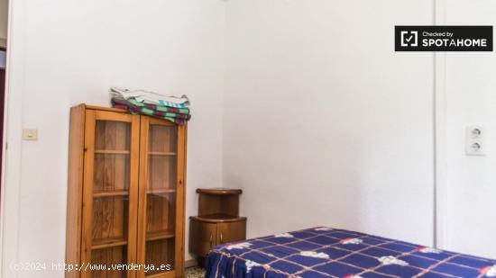 Habitación compartida en apartamento de 8 dormitorios en Nou d'Octubre, Valencia - VALENCIA