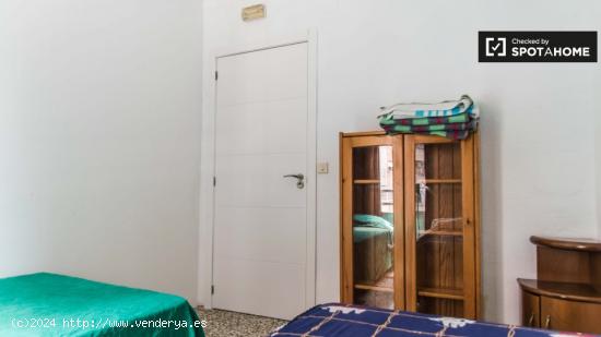 Habitación compartida en apartamento de 8 dormitorios en Nou d'Octubre, Valencia - VALENCIA