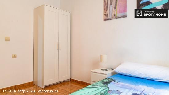 Cómoda habitación en alquiler en apartamento de 5 dormitorios en Quatre Carreres - VALENCIA