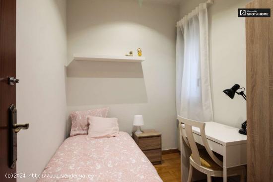  Acogedora habitación en alquiler en el apartamento de 3 dormitorios en La Dreta de l'Eixample - BAR 