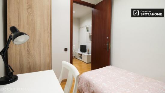 Acogedora habitación en alquiler en el apartamento de 3 dormitorios en La Dreta de l'Eixample - BAR